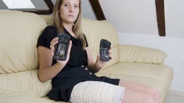 Una joven sufre quemaduras serias tras explotarle su teléfono en el bolsillo