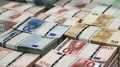 El 'Robin Hood de los bancos' obtiene préstamos y los reparte entre activistas