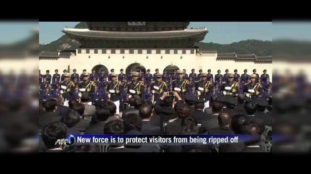 Corea del Sur: Policía turística baila el ‘Gangnam Style’