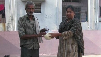 Cubo de arroz: Campaña para ayudar a los pobres en la India se hace viral en las redes