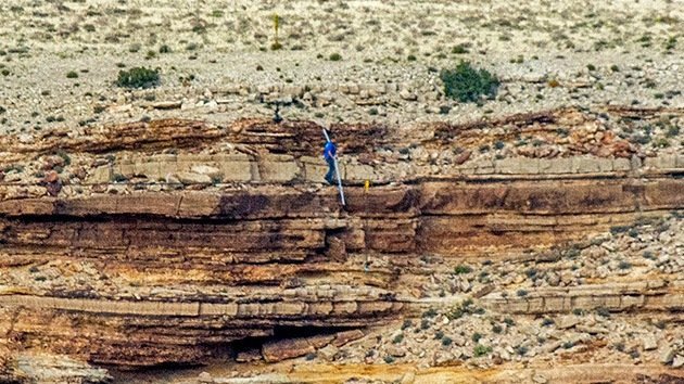 Video: Un equilibrista cruza el Gran Cañón en la cuerda floja