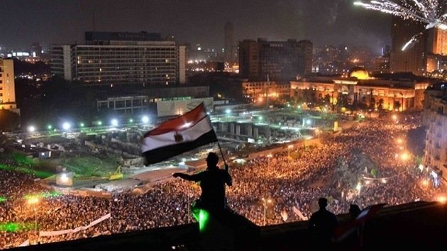 La oposición egipcia tacha de "dictatorial" a la Constitución provisional