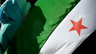 Una madre siria: "Ejecutaron a mi hijo ante mis ojos por decir una broma"
