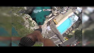 ¿Tiene miedo a las alturas? Este video de un salto en primera persona no es para usted