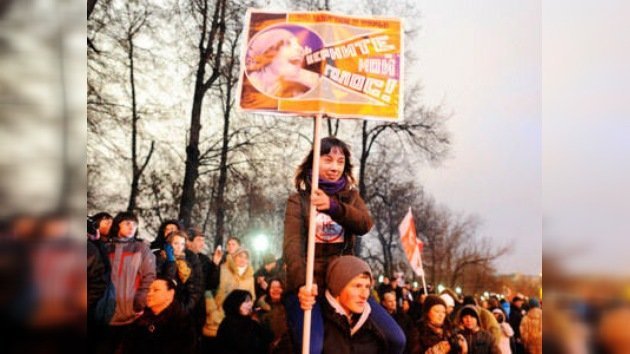 Rusia no cree en revoluciones: 25.000 moscovitas expresan pacíficamente su posición