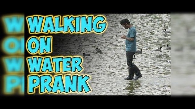 "… y anduvo sobre las aguas…": un bromista camina sobre un lago en un parque