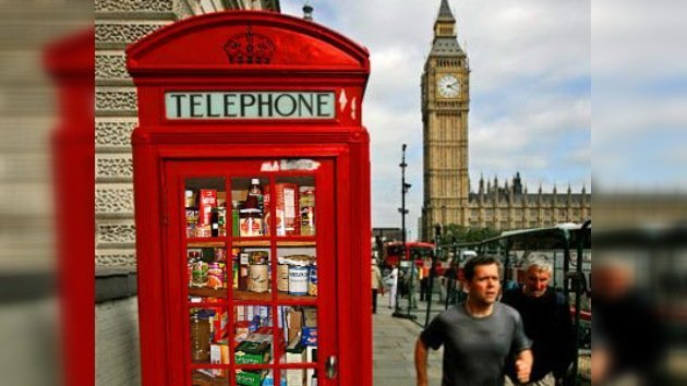 Abren una tienda dentro de una cabina telefónica en el Reino Unido