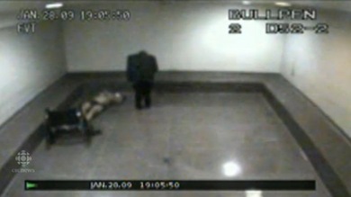 Vídeo: Un discapacitado es humillado por policías mientras yace en una celda