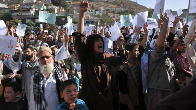 Estudiantes afganos protestan contra ‘La inocencia de los musulmanes’
