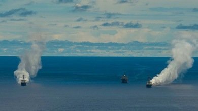 Nubes de carbono salvan a destructores de EE.UU. de misiles antibuque
