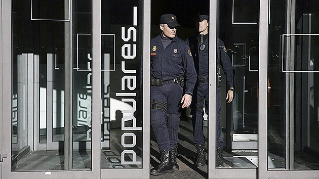 España: La policía registra la sede del PP durane 14 horas