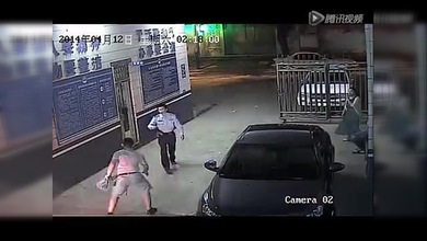 Ofrece ayuda a un ladrón en su moto y lo envía directo a la cárcel