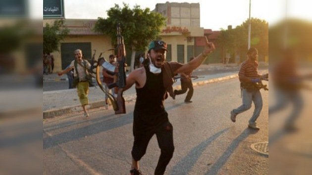 Rebeldes libios asaltan la capital del país