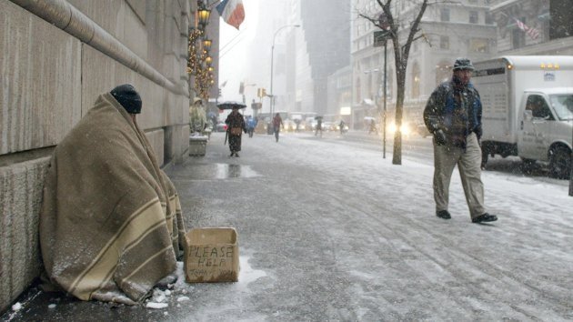 El mendigo descalzo está agradecido “desde el fondo del corazón” al policía neoyorquino