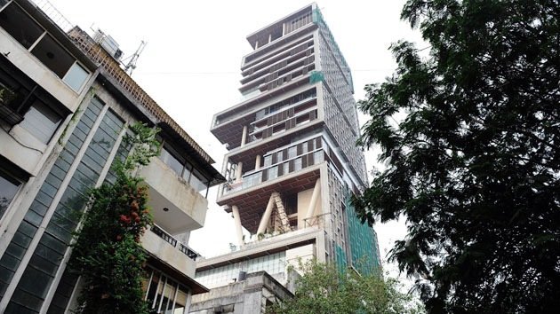 La mansión más cara del mundo: un rascacielos en medio de la pobreza