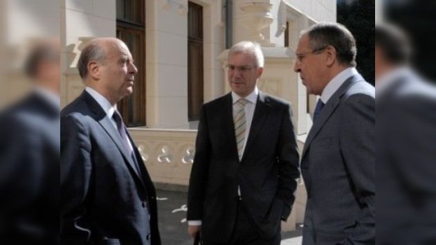 Moscú a Paris: no debe repetirse el guión libio en Siria