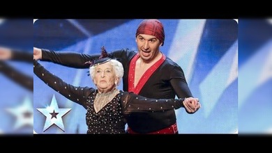 Una abuelita salsera de 79 años triunfa en la Red