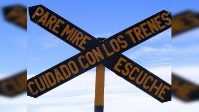 Joven chino salta a las vías del tren para catapultarse a la fama