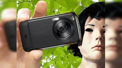 Un joven se vistió de maniquí para espiar a mujeres en el baño