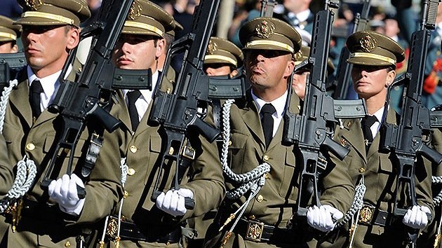 El Ejército español planea 'purgar' de radicales sus filas