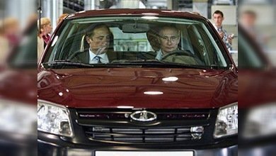 Putin se lanza a probar un nuevo coche