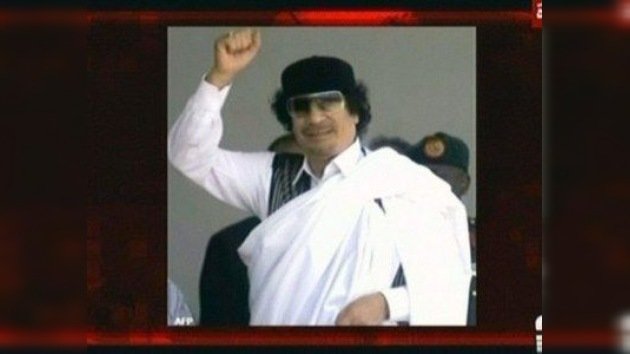 Interpol emite orden de arresto contra Gaddafi