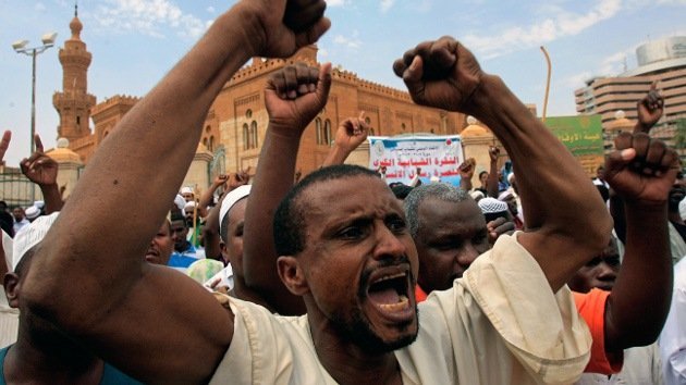 Sudán: La Policía abre fuego contra los manifestantes que atacan la embajada de EE.UU.