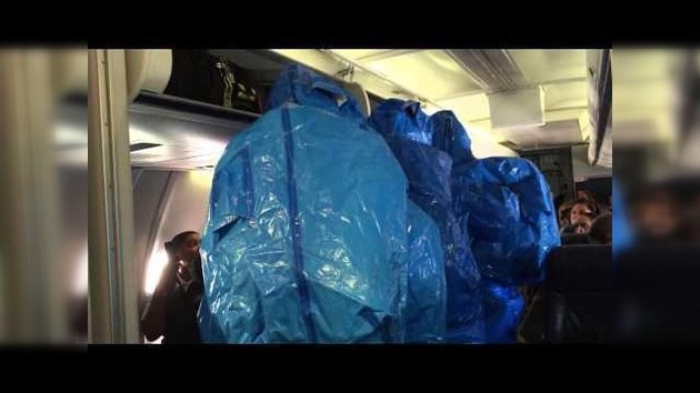 Esto es lo que pasa en un avión cuando alguien dice en broma que tiene ébola