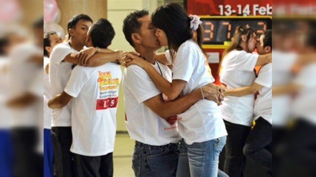En Tailandia fue marcado el nuevo récord Guinness del beso más largo