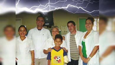 Un niño travieso sobrevivió a un golpe eléctrico de 13.800 voltios