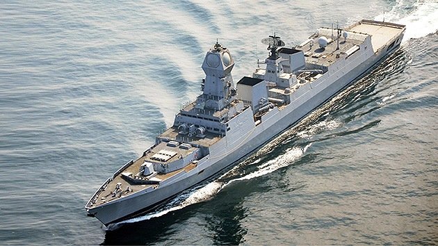 La India se blinda ante "el mal de ojo" de otras naciones con su mayor buque de guerra