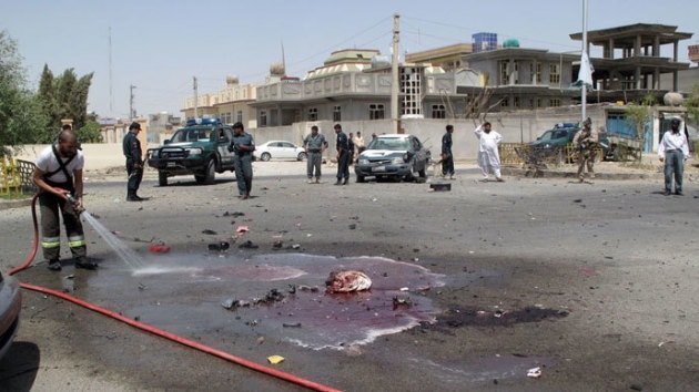 Un atentado suicida en Afganistán deja sin vida a un gobernador y varios civiles
