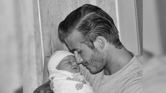 Los Beckham presentan a su recién nacida hija a través de las redes sociales 