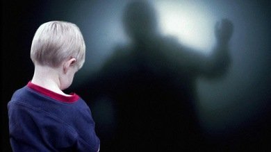 Elijah, el niño que habla con sus abuelos muertos y predice abortos y nacimientos
