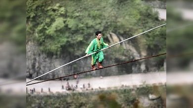 Cómo perder el equilibrio sobre un alambre a 100 metros del suelo y no morir en el intento
