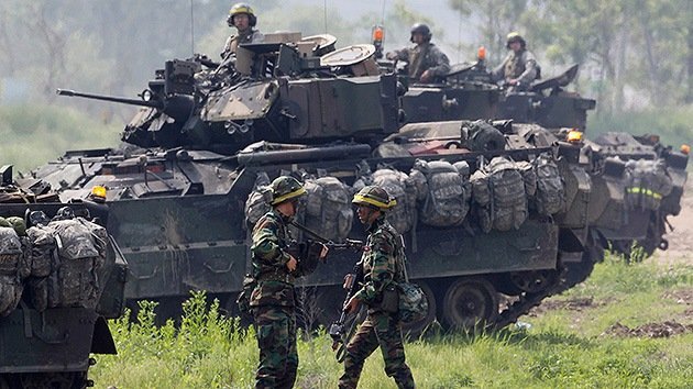 Decenas de vehículos de combate blindados de EE.UU. llegan al norte de Corea del Sur