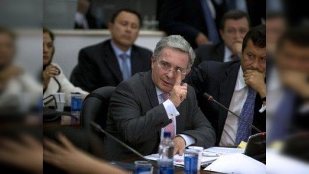 Uribe se lava las manos en el escándalo de los pinchazos 