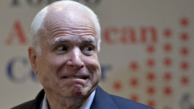 El artículo del senador McCain en el diario 'Pravda' provoca hilaridad entre los rusos