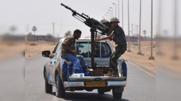 Las fuerzas rebeldes avanzan hacia la ciudad natal de Gaddafi