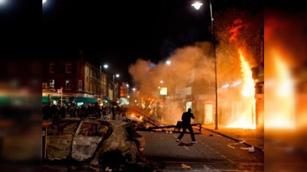 Disturbios en Londres por la muerte de un joven en un tiroteo con la policía
