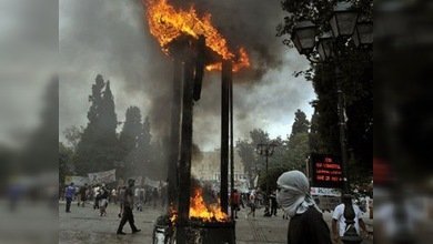 El Gobierno griego se pliega a las exigencias de la UE y el FMI