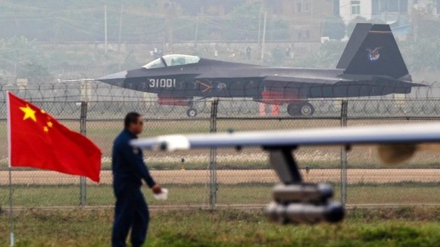 Piloto de EE.UU.: "El caza furtivo chino J-31 supera a nuestros aviones en combate aéreo"