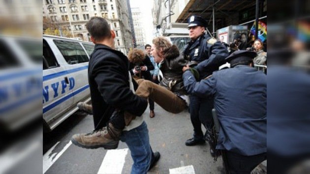 Centenares de arrestos y brutalidad policial marcan dos meses de 'Ocupa Wall Street'