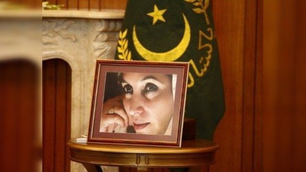 Dos policías y cinco talibanes acusados del asesinato de Benazir Bhutto