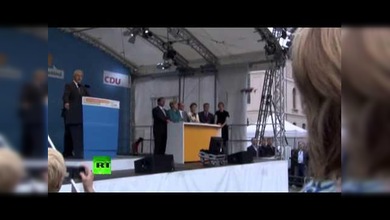 Un dron aterriza frente a Merkel en medio de acto de campaña electoral