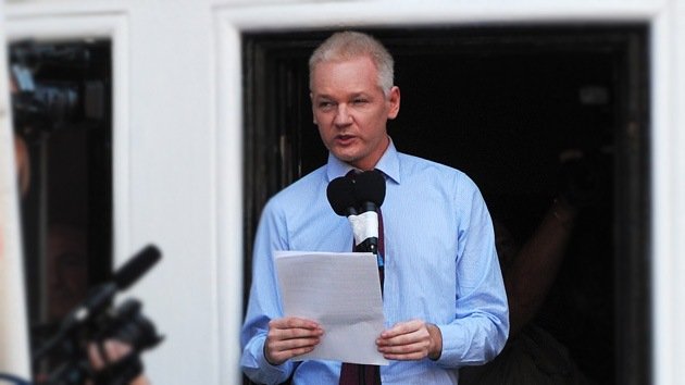 Político británico: Las denuncias contra Assange por delitos sexuales son inventadas