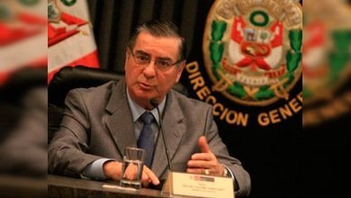 Perú 'decapita' a 30 generales de policía