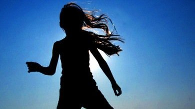 Una adolescente fue acusada de pornografía infantil por publicar 'selfies' sin ropa