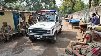 Ocho hombres violan a una turista suiza que acampaba con su marido en la India