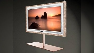 Un televisor incrustado de brillantes